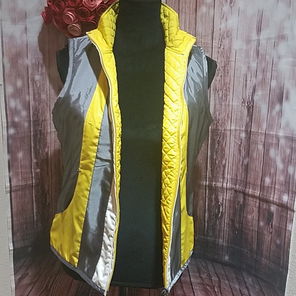 Three Hearts Reversible Vest - Picture 4 of 8